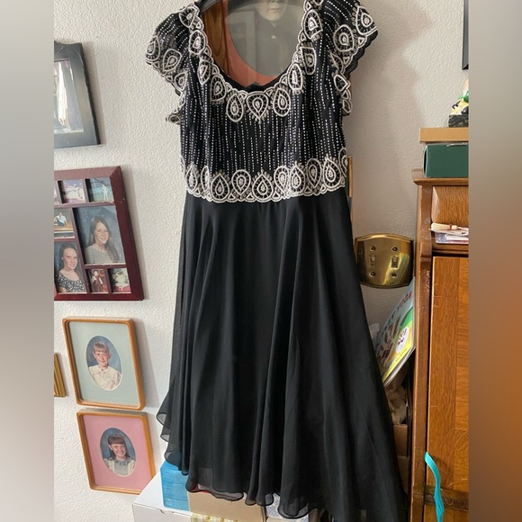 NWT J Kara black hand beaded cocktail dress - Picture 2 of 7